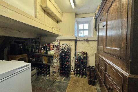 PANTRY/ STORE ROOM
