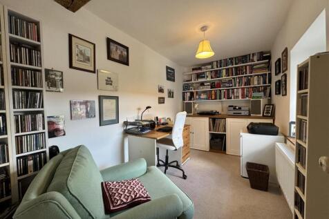 BEDROOM 2/ OFFICE
