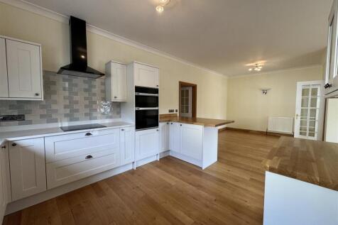 KITCHING/DINING AREA