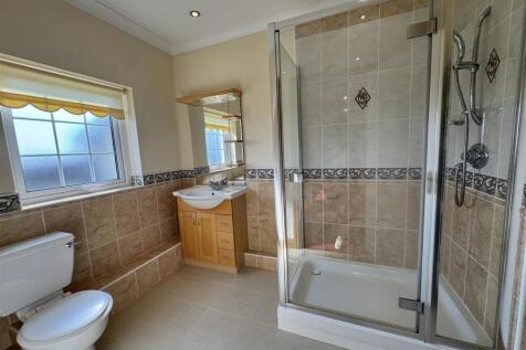 ENSUITE SHOWER ROOM