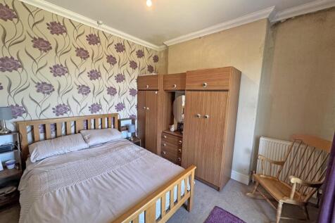 FRONT BEDROOM 1