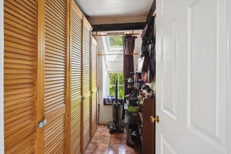 DRESSING ROOM
