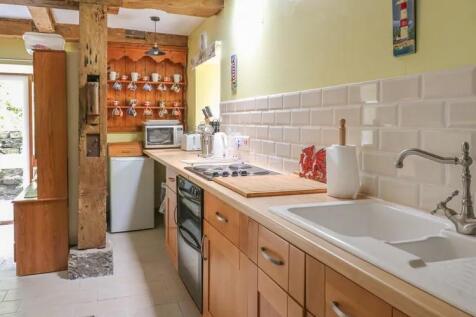 KITCHEN/ DINING ROOM