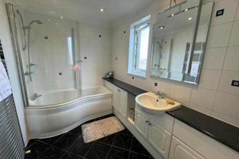 MODERN BATHROOM