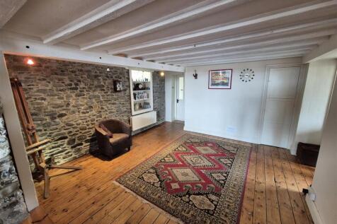 OPEN PLAN LIVING AREA