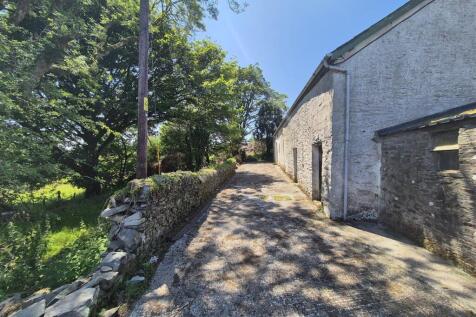 ATTACHED FORMER STABLE/ COW SHED