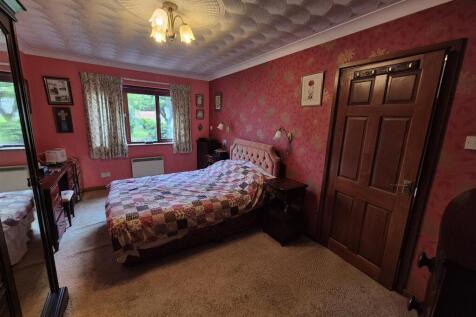 BEDROOM 3 (MASTER)