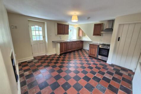 KITCHEN / DINING ROOM