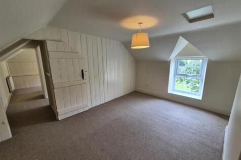 DOUBLE BEDROOM 2