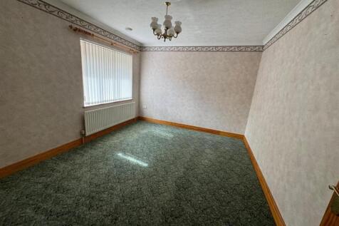 BEDROOM 1 / SITTING ROOM