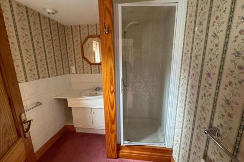 EN SUITE SHOWER ROOM