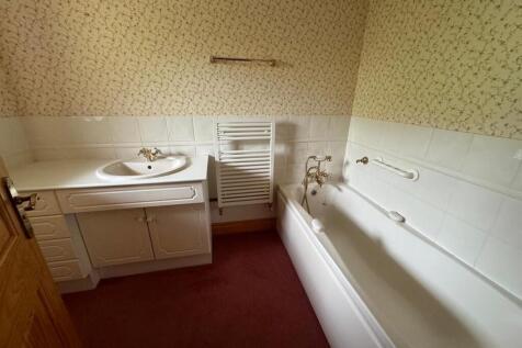 EN SUITE SHOWER ROOM