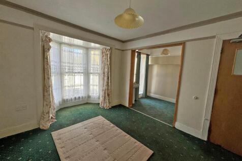 SECONDARY LOUNGE/ BEDROOM