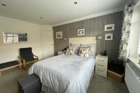 Bedroom .