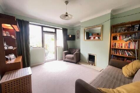 Rear Entertaining Room