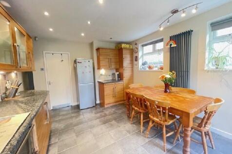 Kitchen / Dining Area