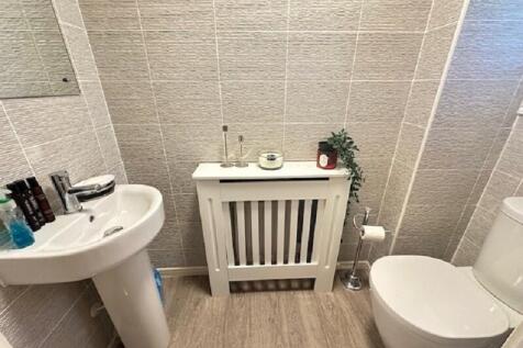 D/S Bathroom