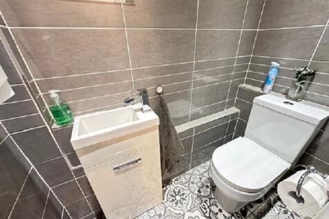 D/S Bathroom