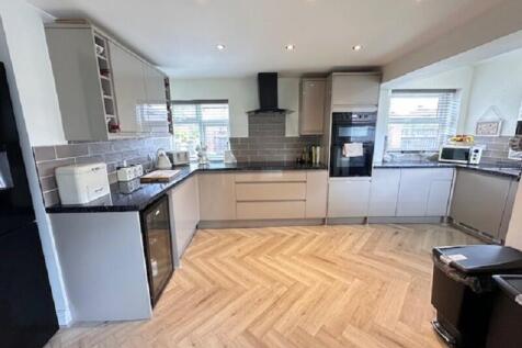 Kitchen .