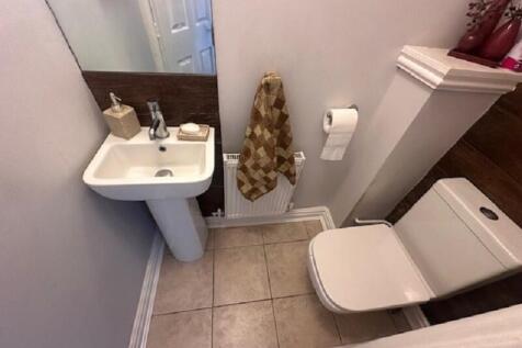 D/S Bathroom