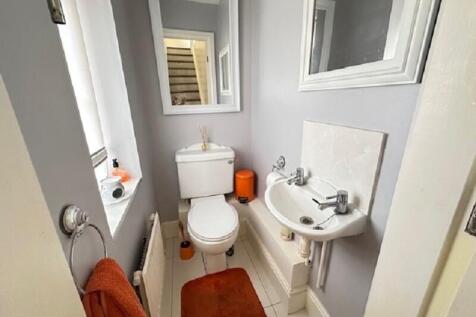 D/S Bathroom