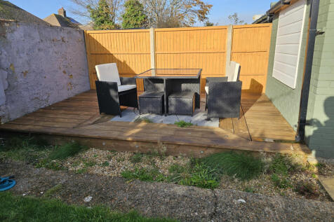 Decked al fresco dining