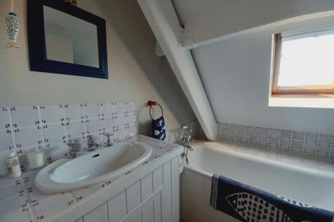 Bedroom 4 ensuite