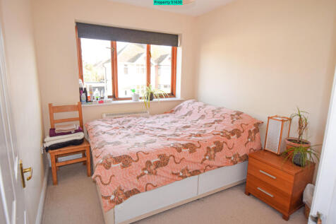 Second bedroom.