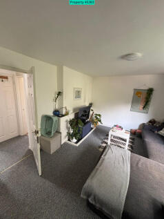 Spacious lounge