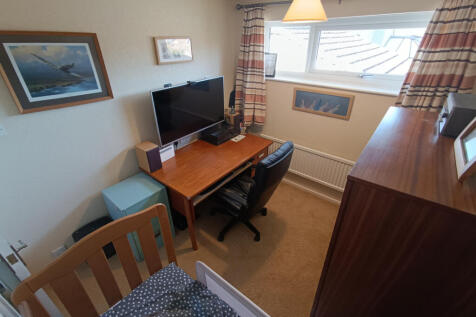 Bedroom 5/Study