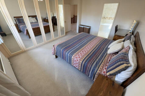 Bedroom 1 / Master Bedroom 