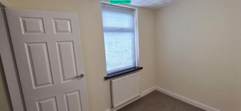 Middle Bedroom