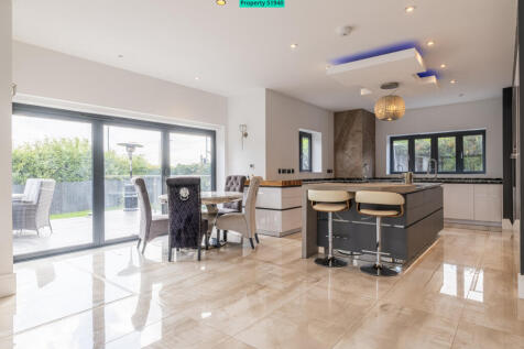 Kitchen Family Dining Room.