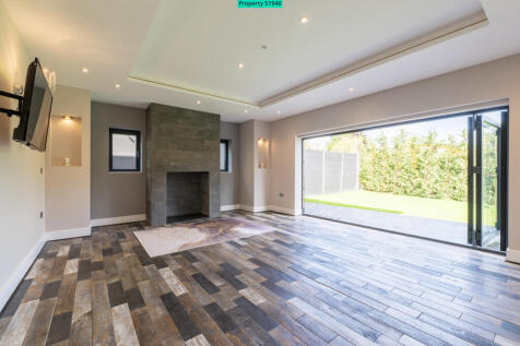 Lounge / Fireplace.