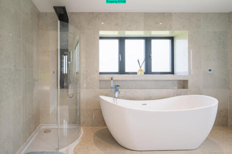 Teardrop Bath / Offset Shower.