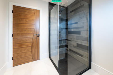 Feature Tiled Shower.