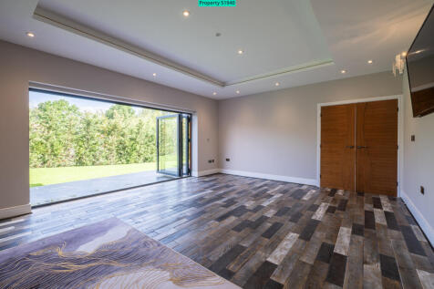 Lounge / Bifold Doors.