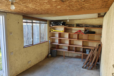 Outhouse/shed