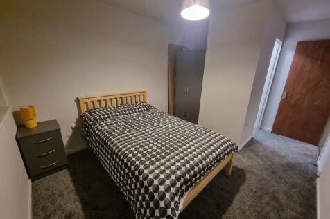 Master bedroom (c)