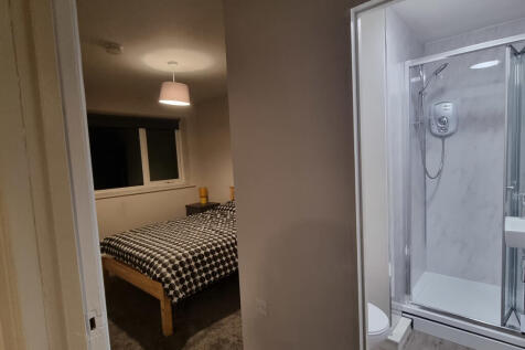 Master bedroom (b)