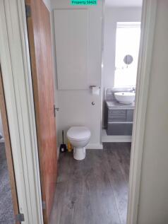 Bathroom (c)