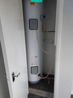 Hot water tank