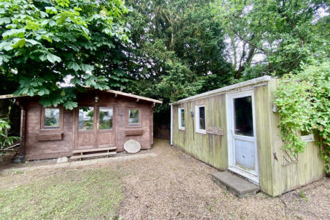 Log cabin  and shed/workshop 