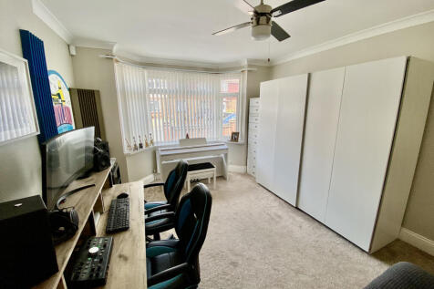 Front bedroom / used as music studio