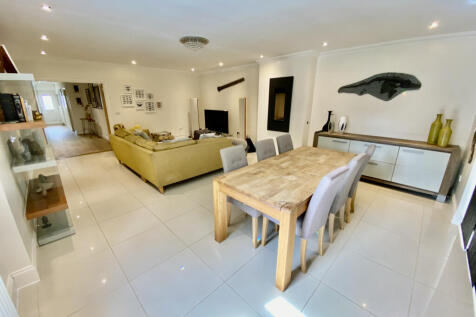 Living room/dining