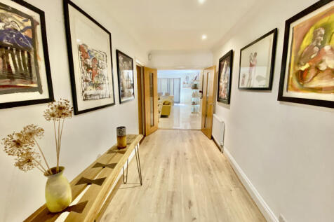 35 foot Hallway looking from front door