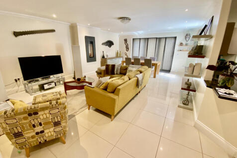 Living room/dining