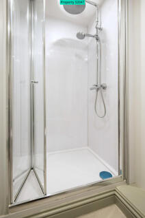 SHOWER EN-SUITE