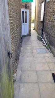 An alley between 93 and 95 Waddon rd