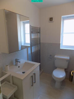 Main family Bathroom on middle floor